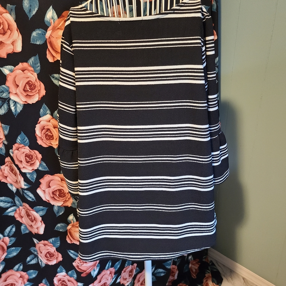 🤍🖤Striped top🖤🤍 - Picture 4 of 4